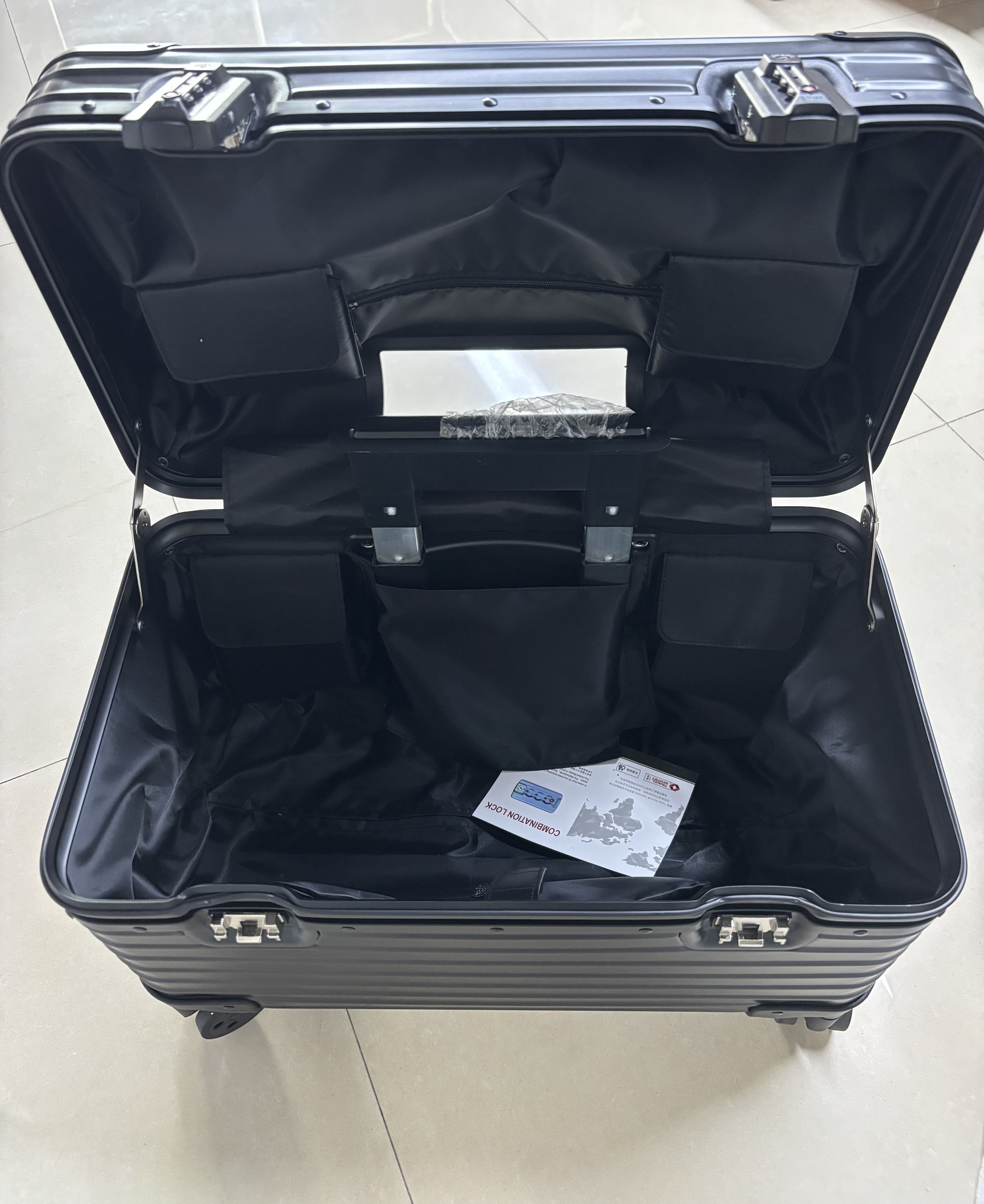 マグネシウム - アルミニウム合金 18 インチ ハード ラゲッジ スーツケース アウトドア旅行用
