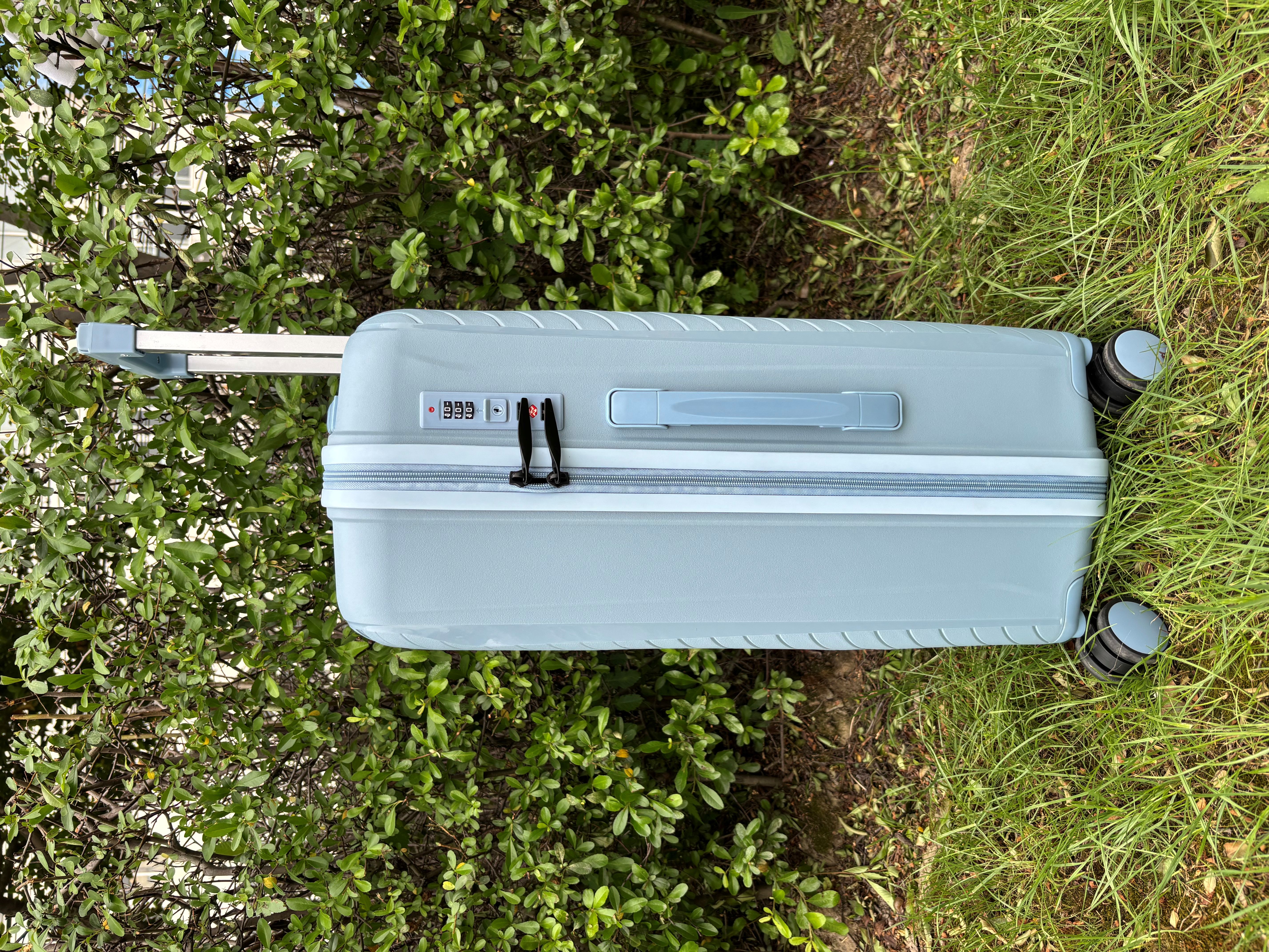 旅にぴったりの素敵な荷物を選んでください
